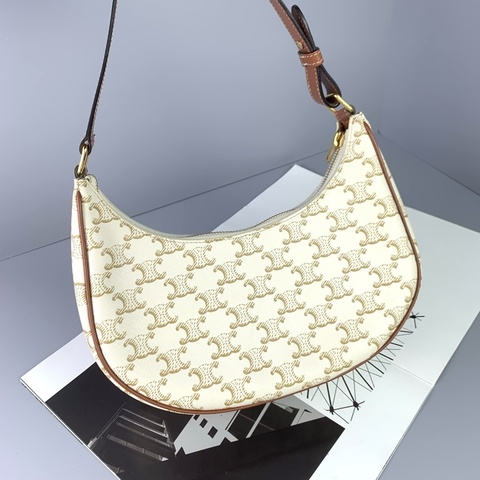 Celine白色腋下包🤍包況很新❤️