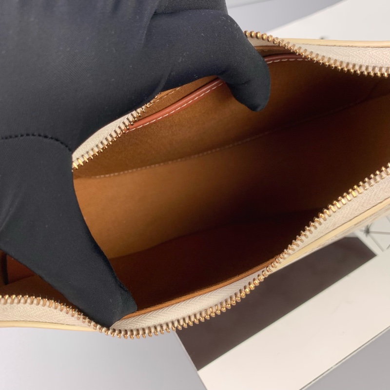 Celine白色腋下包🤍包況很新❤️-12