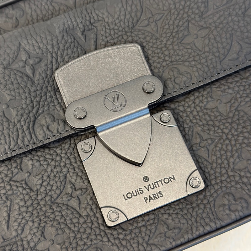 LV S-Lock Messenger 全套齊 最型格暗黑風格🖤情人節回禮一流❤️🔥-6