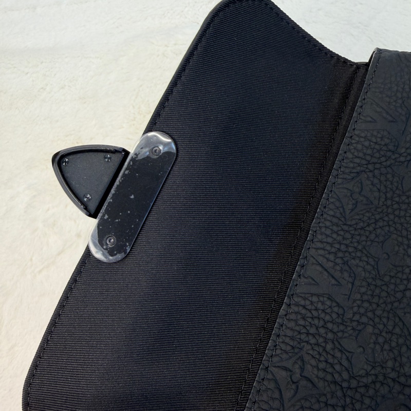 LV S-Lock Messenger 全套齊 最型格暗黑風格🖤情人節回禮一流❤️🔥-7