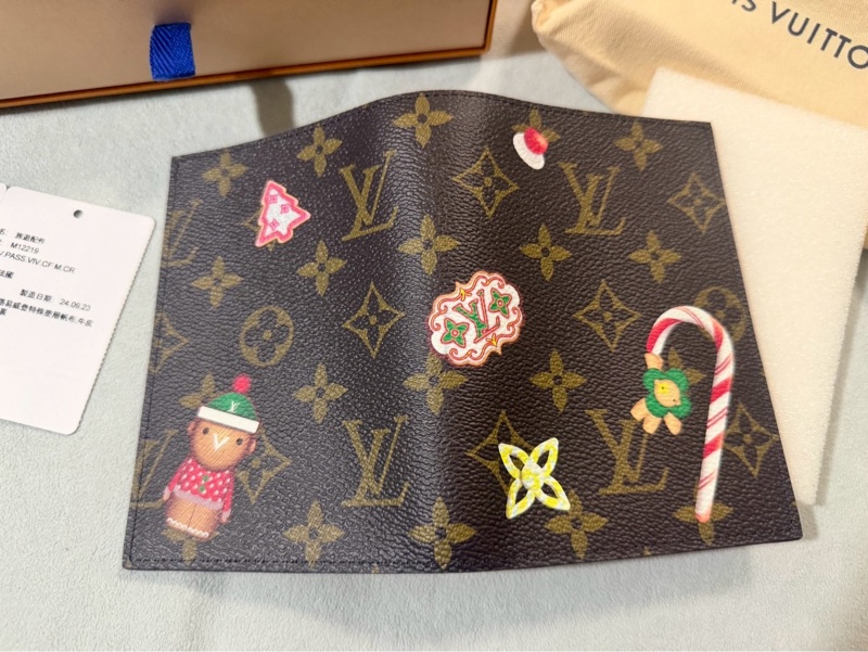 Louis Vuitton 護照封套名片夾 M12219 Candy Factory 聖誕限定-2