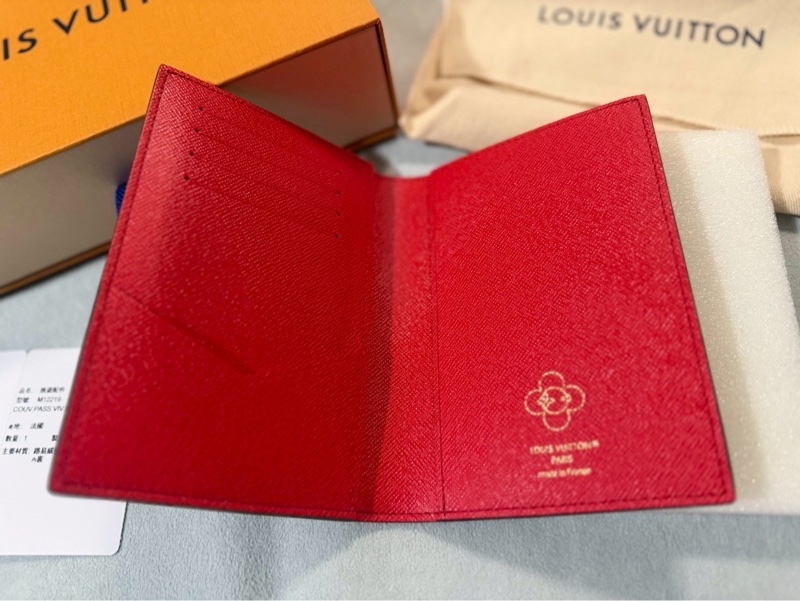 Louis Vuitton 護照封套名片夾 M12219 Candy Factory 聖誕限定-3