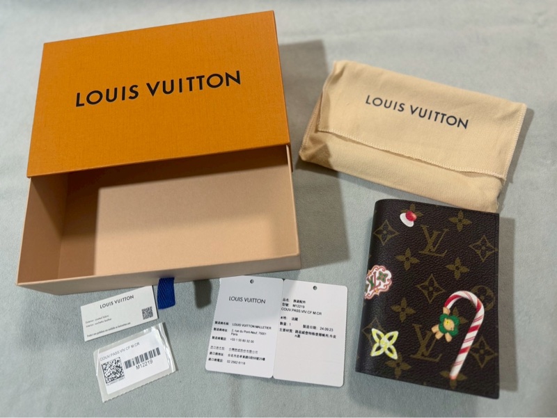 Louis Vuitton 護照封套名片夾 M12219 Candy Factory 聖誕限定-4