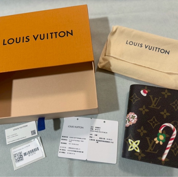 Louis Vuitton 護照封套名片夾 M12219 Candy Factory 聖誕限定-9