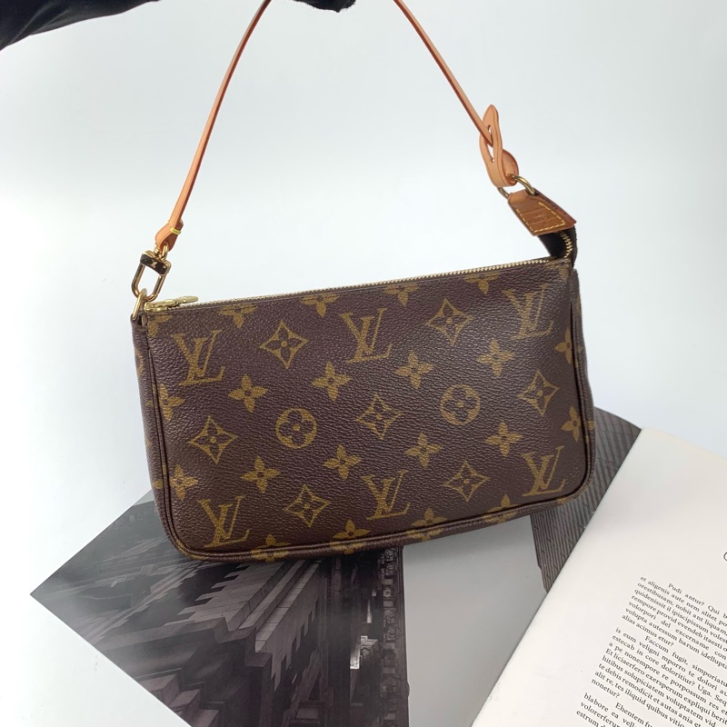 LV大麻將包 包況很新👍有金屬長鏈條-0