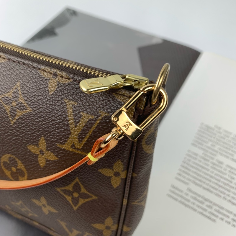 LV大麻將包 包況很新👍有金屬長鏈條-11