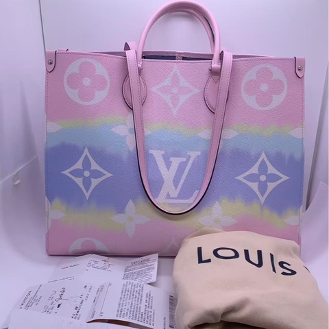 98新LV/路易威登 扎染彩虹漸變限定款Onthego大號托特包，尺寸42*33cm 包身內外乾淨 邊角有正常使用痕跡 經典老花logo 藍色扎染設計超好看 容量大實用性強