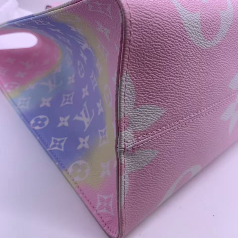98新LV/路易威登 扎染彩虹漸變限定款Onthego大號托特包,尺寸42*33cm 包身內外乾淨 邊角有正常使用痕跡 經典老花logo 藍色扎染設計超好看 容量大實用性強-11