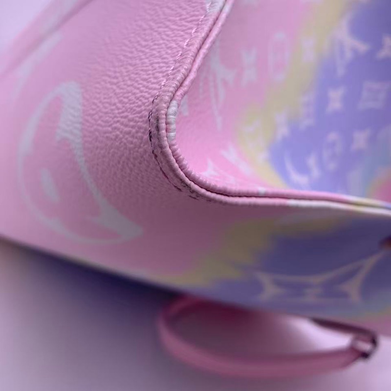 98新LV/路易威登 扎染彩虹漸變限定款Onthego大號托特包,尺寸42*33cm 包身內外乾淨 邊角有正常使用痕跡 經典老花logo 藍色扎染設計超好看 容量大實用性強-15