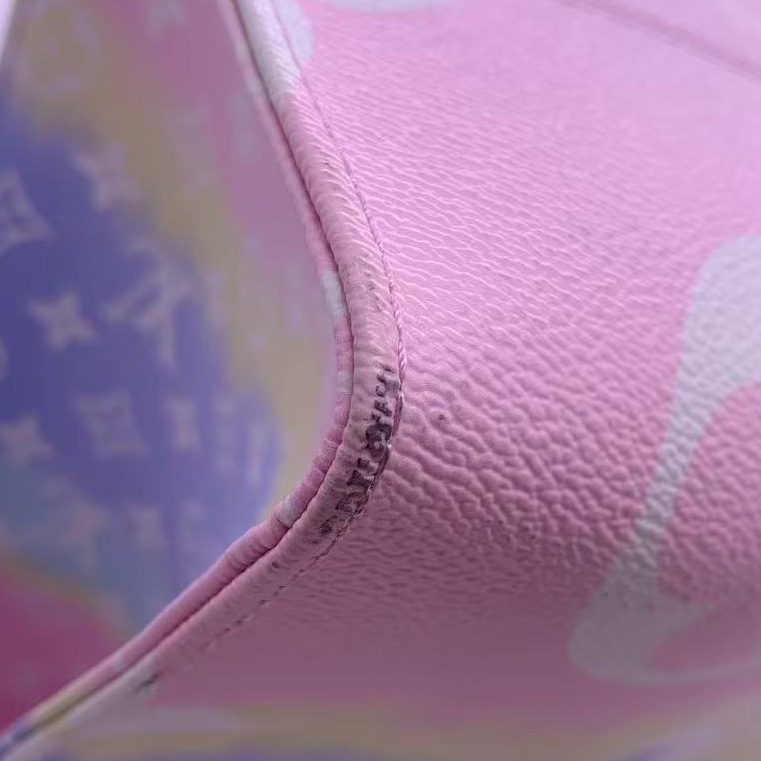 98新LV/路易威登 扎染彩虹漸變限定款Onthego大號托特包,尺寸42*33cm 包身內外乾淨 邊角有正常使用痕跡 經典老花logo 藍色扎染設計超好看 容量大實用性強-16