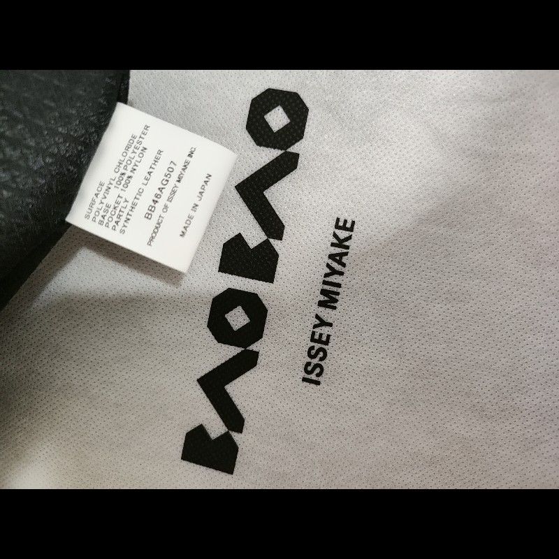 ISSEY MIYAKE 三宅一生 BAOBAO LUCENT MATTE 皮格感啞光霧面 三角格 小格 7x7 booktote 手提包肩背包托特包 (碳灰色)全新-16