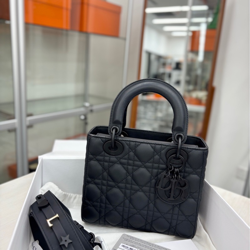 【全套除票】 Dior 磨砂黑 徽章肩帶四格戴妃手提包 斜挎包 單肩包-0