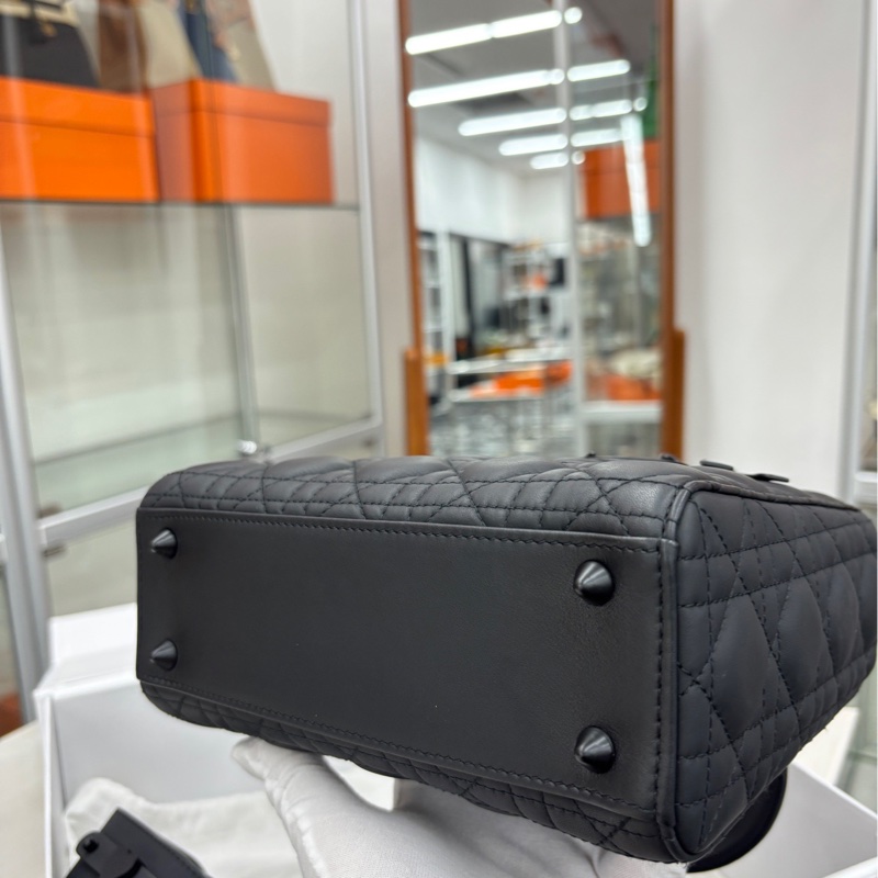 【全套除票】 Dior 磨砂黑 徽章肩帶四格戴妃手提包 斜挎包 單肩包-6