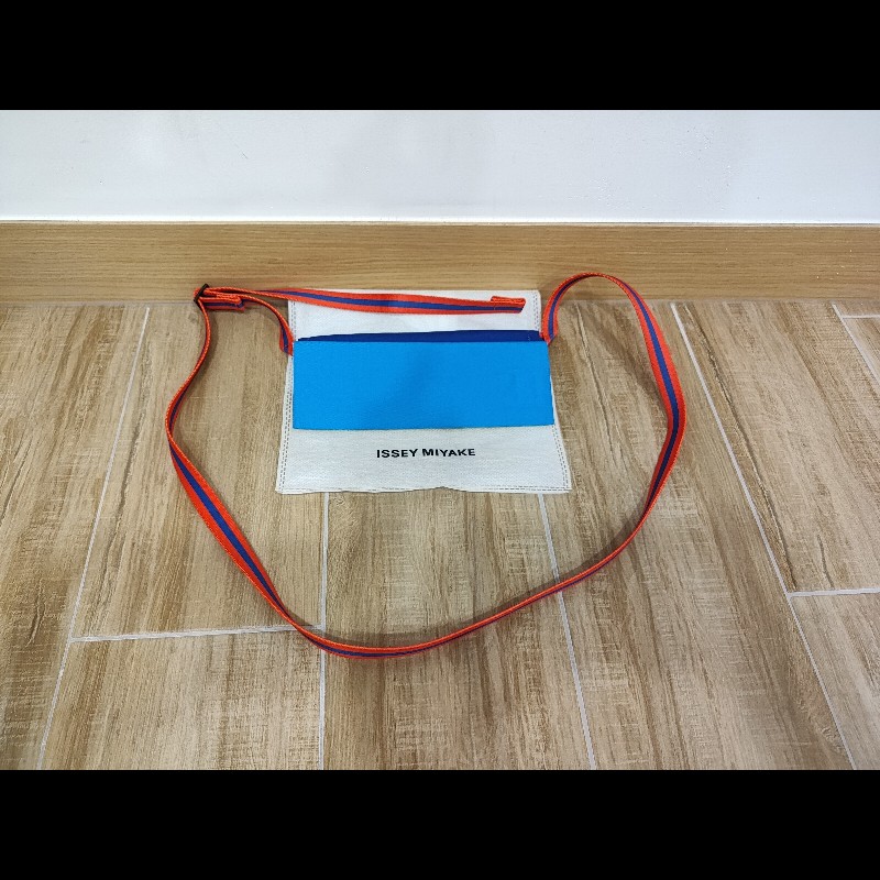 issey miyake good goods 黃藍橘色撞色尼龍帆布 手機包護照包小廢包抓皺包肩背包斜背包 全新-1