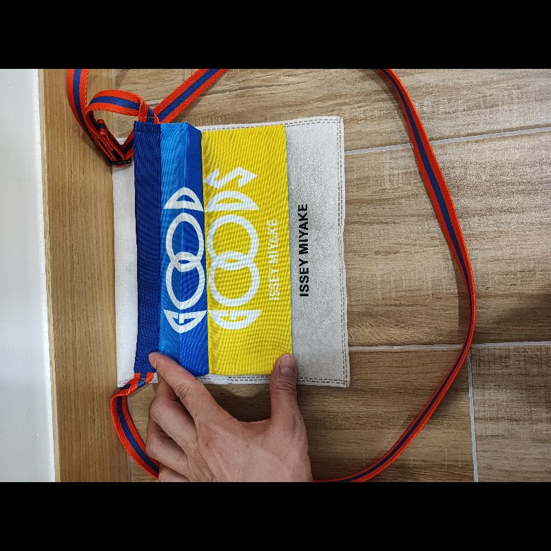 issey miyake good goods 黃藍橘色撞色尼龍帆布 手機包護照包小廢包抓皺包肩背包斜背包 全新-7
