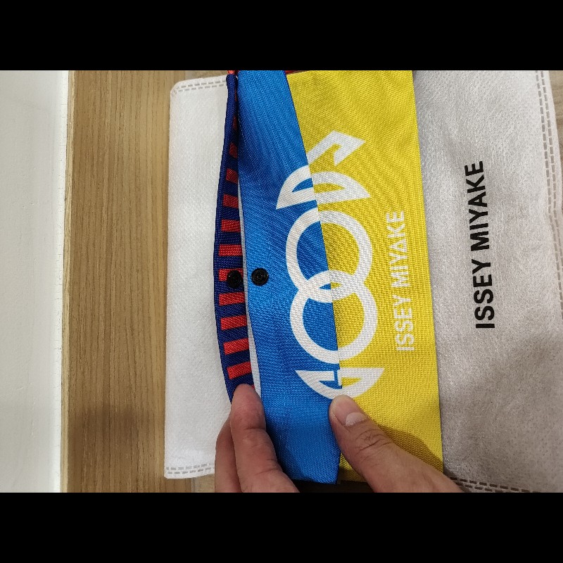 issey miyake good goods 黃藍橘色撞色尼龍帆布 手機包護照包小廢包抓皺包肩背包斜背包 全新-10