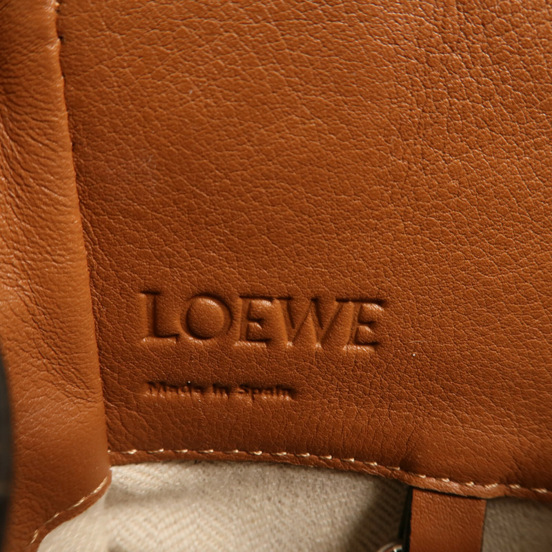 LOEWE 牛皮皮革Hammock銀扣手挽肩背兩用袋-11