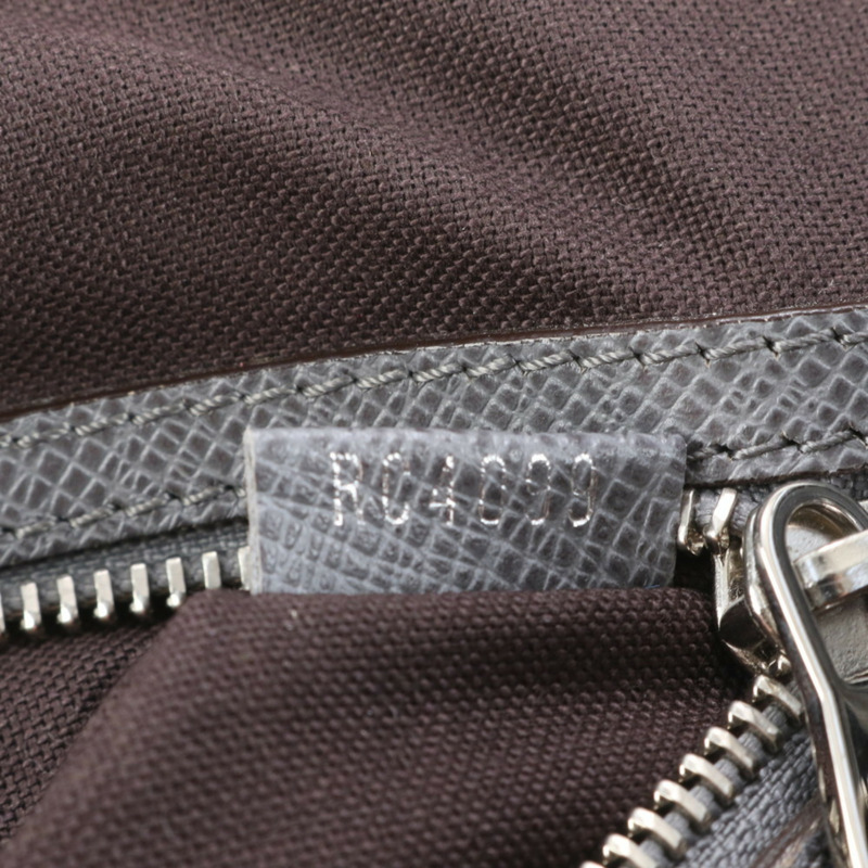 路易威登 Taiga Vasili PM Glacier M32641 男士皮革兩用商務單肩包-9