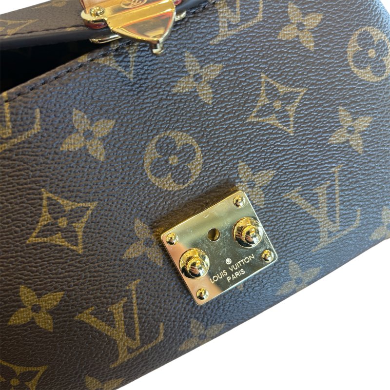 LV字紋橫版小郵差二用包-9