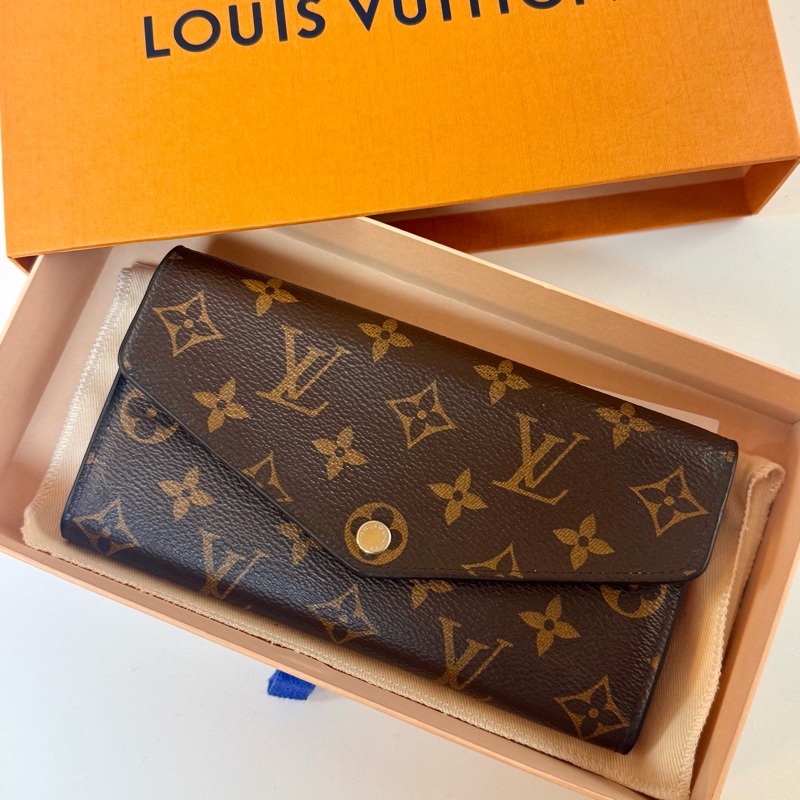 ✔️LV Louis Vuitton 路易威登 Monogram M62235 Sarah 金釦長夾/櫻花粉-1