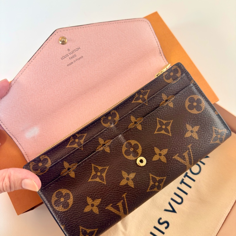 ✔️LV Louis Vuitton 路易威登 Monogram M62235 Sarah 金釦長夾/櫻花粉-4