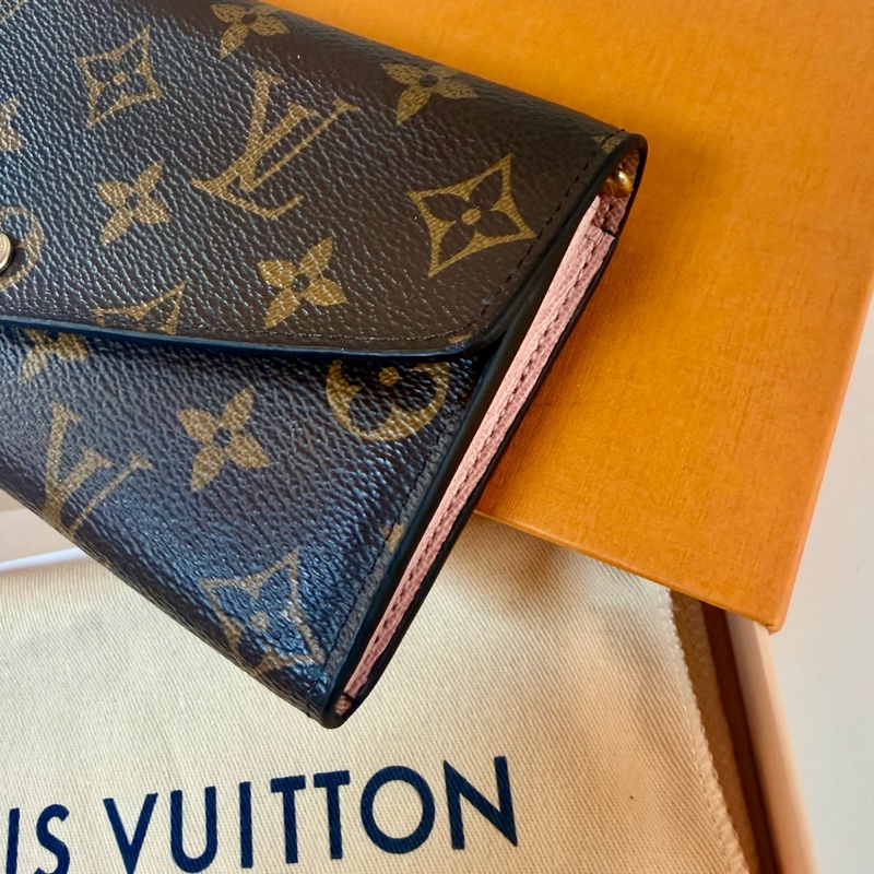 ✔️LV Louis Vuitton 路易威登 Monogram M62235 Sarah 金釦長夾/櫻花粉-6