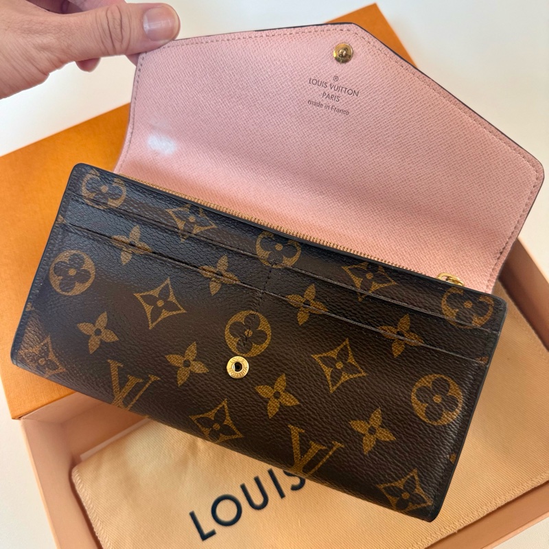 ✔️LV Louis Vuitton 路易威登 Monogram M62235 Sarah 金釦長夾/櫻花粉-11
