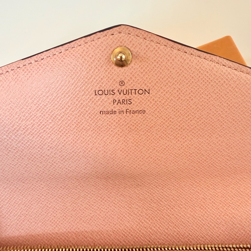 ✔️LV Louis Vuitton 路易威登 Monogram M62235 Sarah 金釦長夾/櫻花粉-12