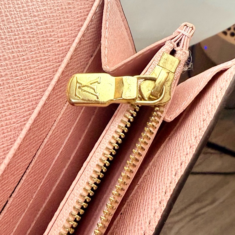 ✔️LV Louis Vuitton 路易威登 Monogram M62235 Sarah 金釦長夾/櫻花粉-31