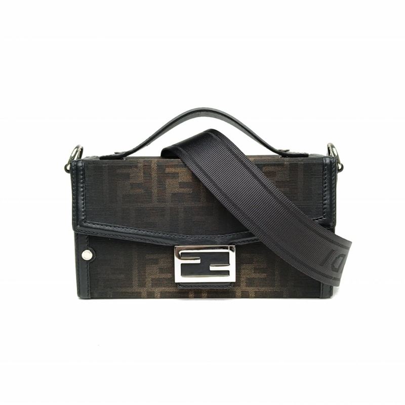 FENDI 老花帆布銀扣Baguettesofttrunk盒子包肩背包-0
