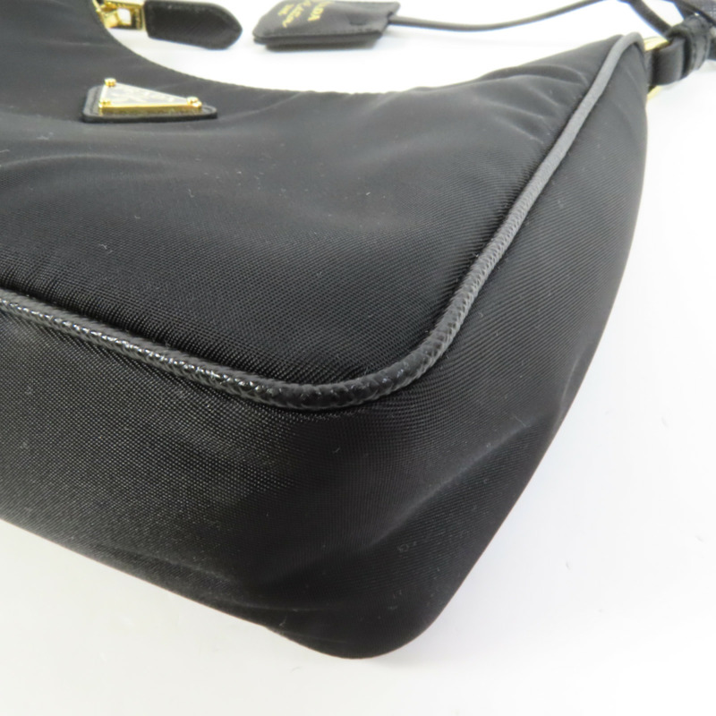 PRADA 尼龍Re-Edition 2005金扣手挽袋-11