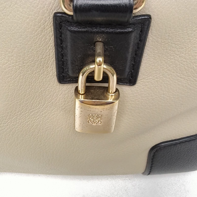 LOEWE Amazona29Bag黑白牛皮金扣手提包-4