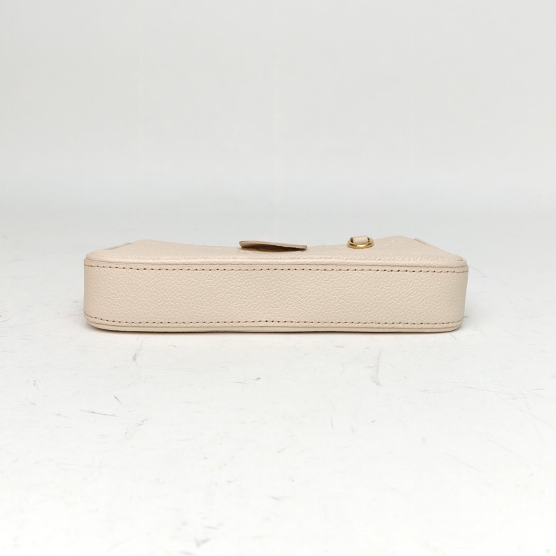 LOUIS VUITTON Easypouch單肩腋下包全皮壓紋米白色牛皮金扣晶片-3