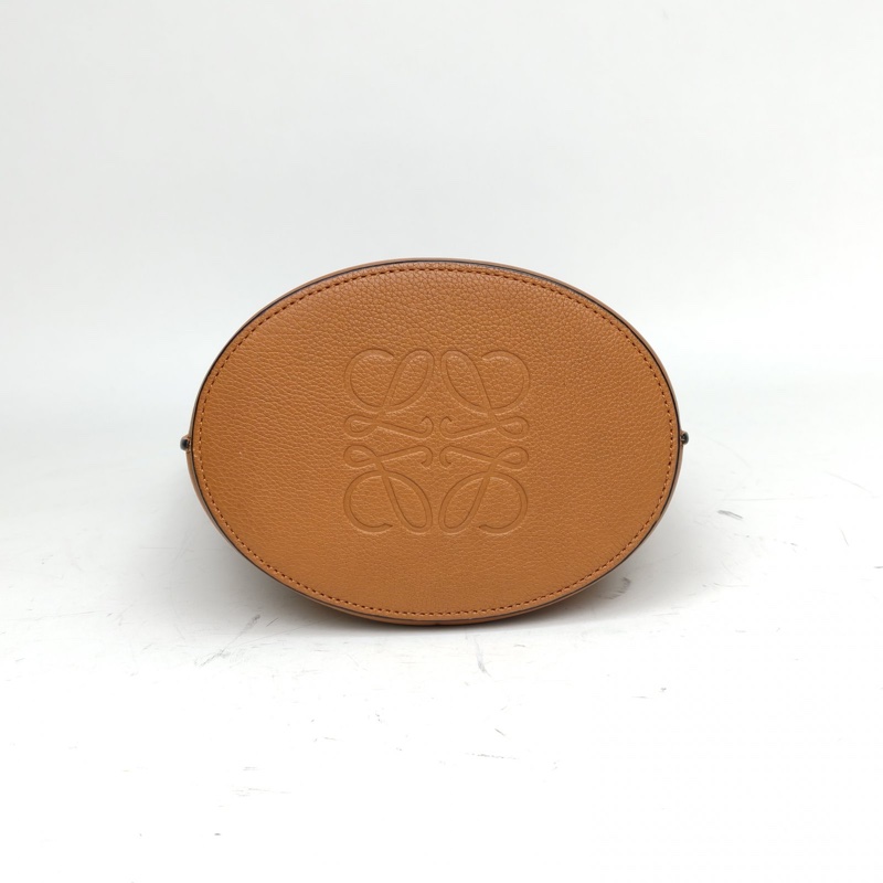 LOEWE 焦糖色牛皮金扣getepucketbag水桶包肩背包-3