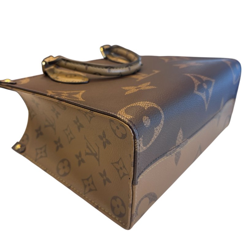 LV雙色大字紋ON THE GO兩用包/小款-3