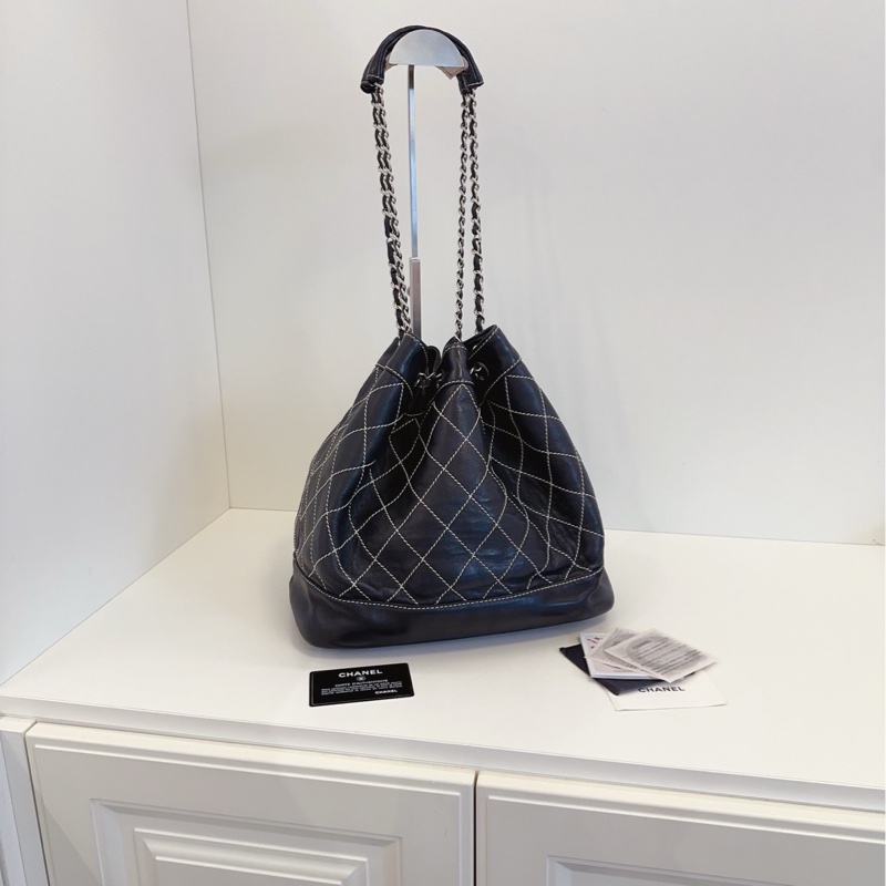 ✨Chanel 黑銀外縫線水桶包 98新 有保卡🖤-4