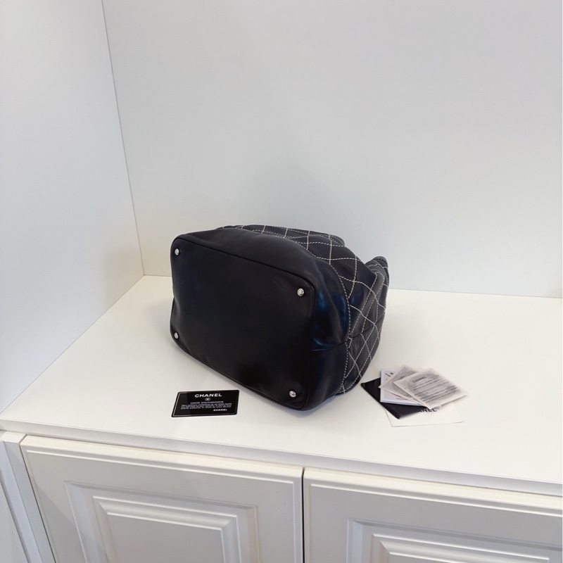 ✨Chanel 黑銀外縫線水桶包 98新 有保卡🖤-7
