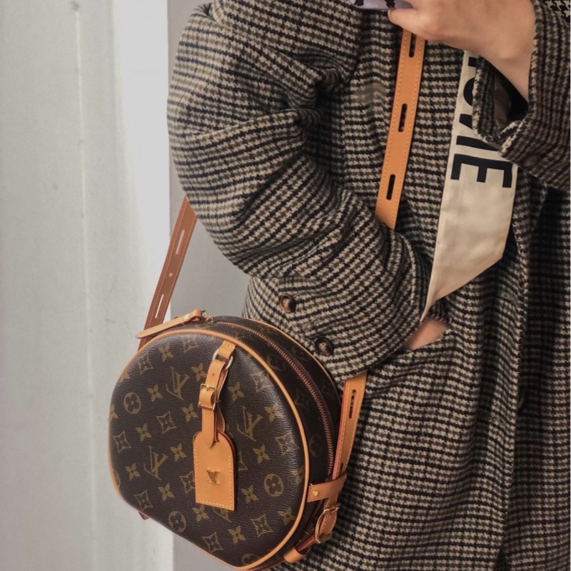 ✨Lv 老花圓餅中號 肩帶可調節 多種背法 ☀️-1