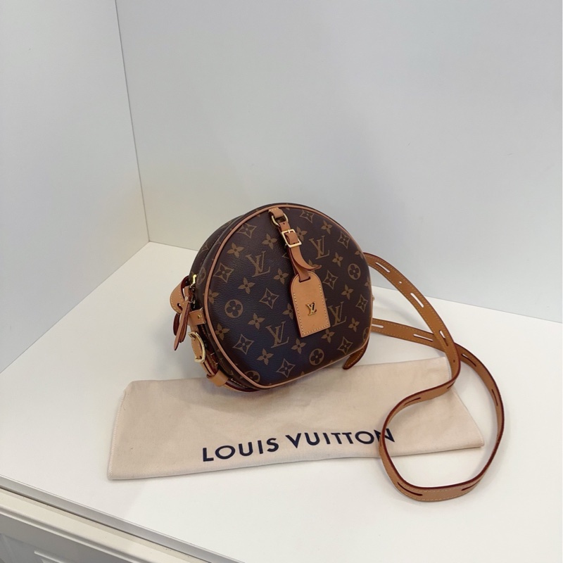 ✨Lv 老花圓餅中號 肩帶可調節 多種背法 ☀️-3