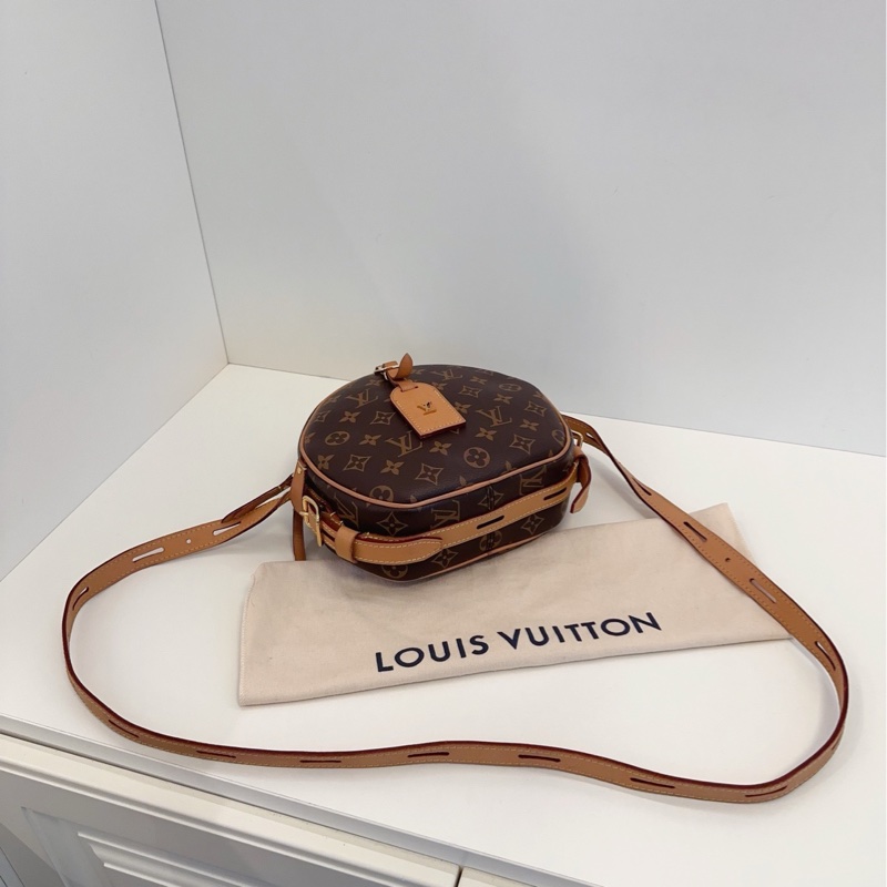 ✨Lv 老花圓餅中號 肩帶可調節 多種背法 ☀️-6