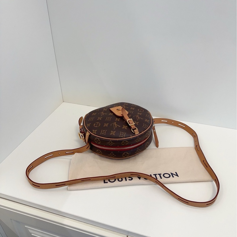 ✨Lv 老花圓餅中號 肩帶可調節 多種背法 ☀️-8