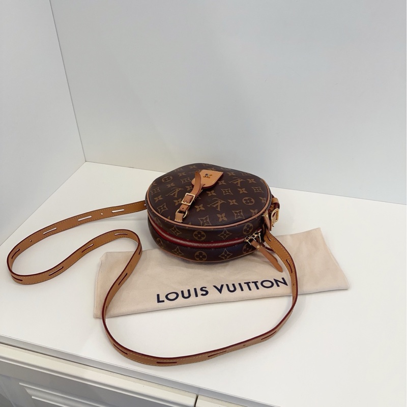 ✨Lv 老花圓餅中號 肩帶可調節 多種背法 ☀️-9