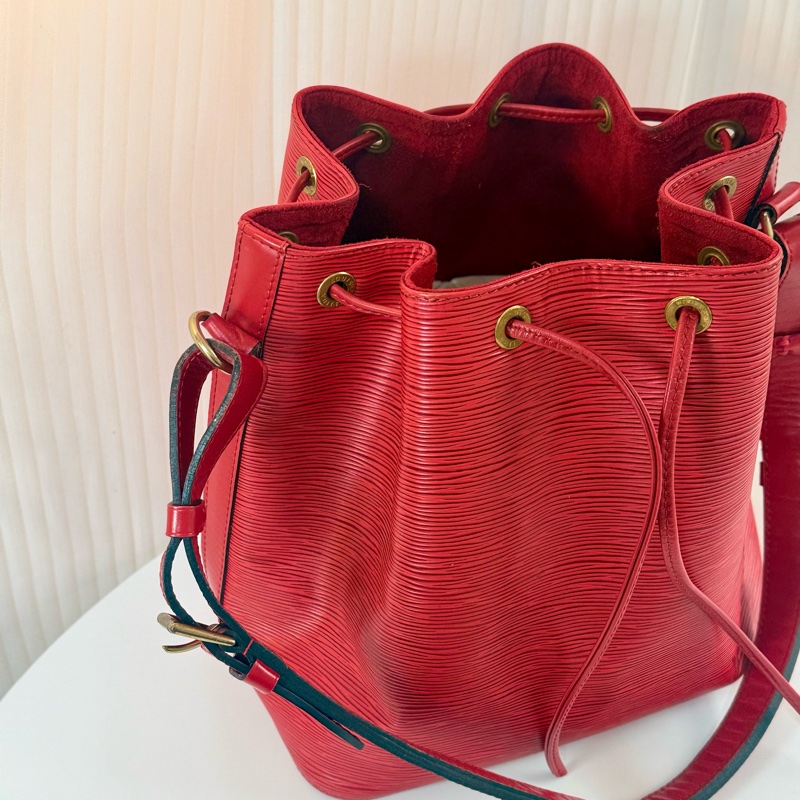 ✔️LOUIS VUITTON LV 路易威登 Epi Noe 水波紋水桶包/紅-0