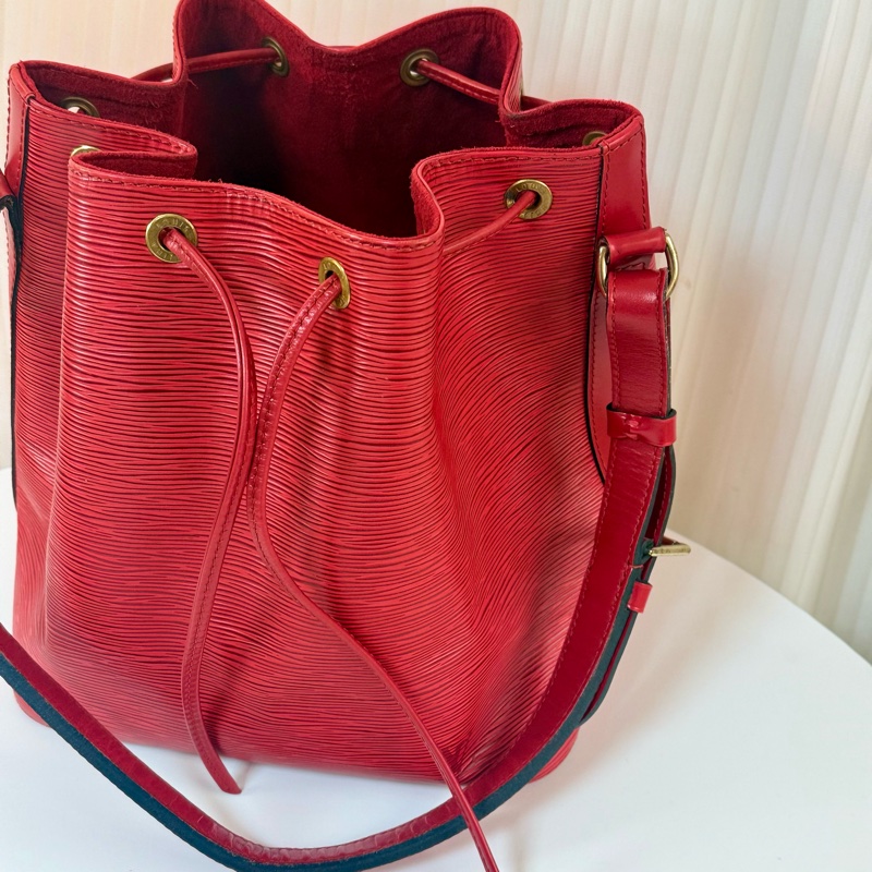 ✔️LOUIS VUITTON LV 路易威登 Epi Noe 水波紋水桶包/紅-1