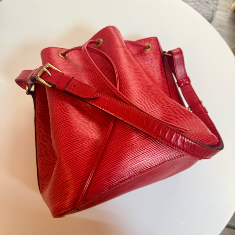 ✔️LOUIS VUITTON LV 路易威登 Epi Noe 水波紋水桶包/紅-3