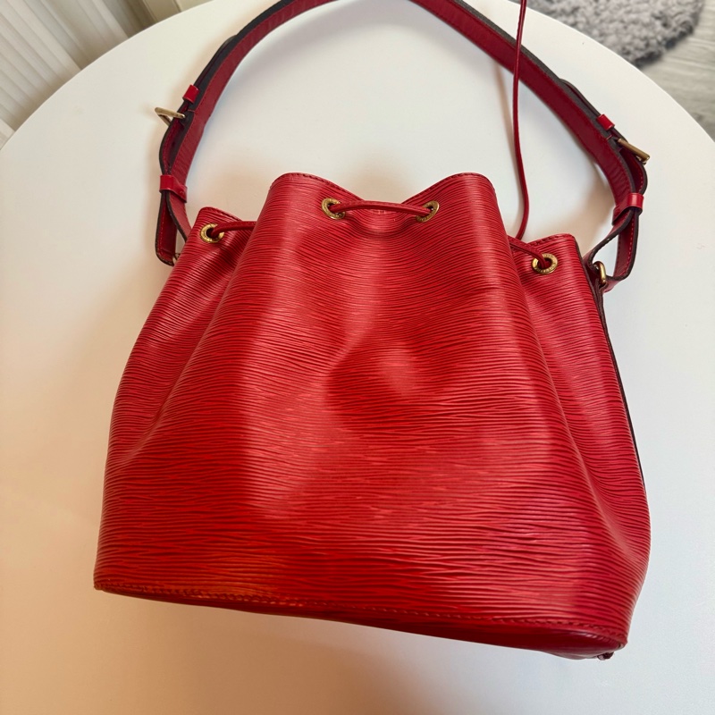 ✔️LOUIS VUITTON LV 路易威登 Epi Noe 水波紋水桶包/紅-21