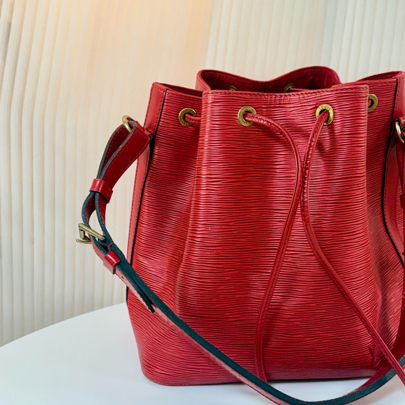 ✔️LOUIS VUITTON LV 路易威登 Epi Noe 水波紋水桶包/紅-22