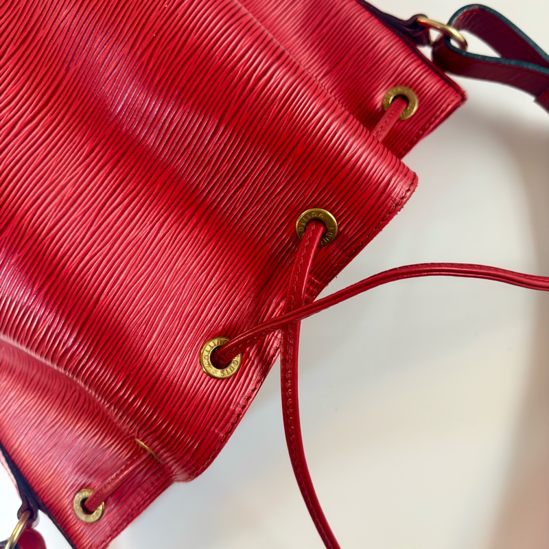 ✔️LOUIS VUITTON LV 路易威登 Epi Noe 水波紋水桶包/紅-29