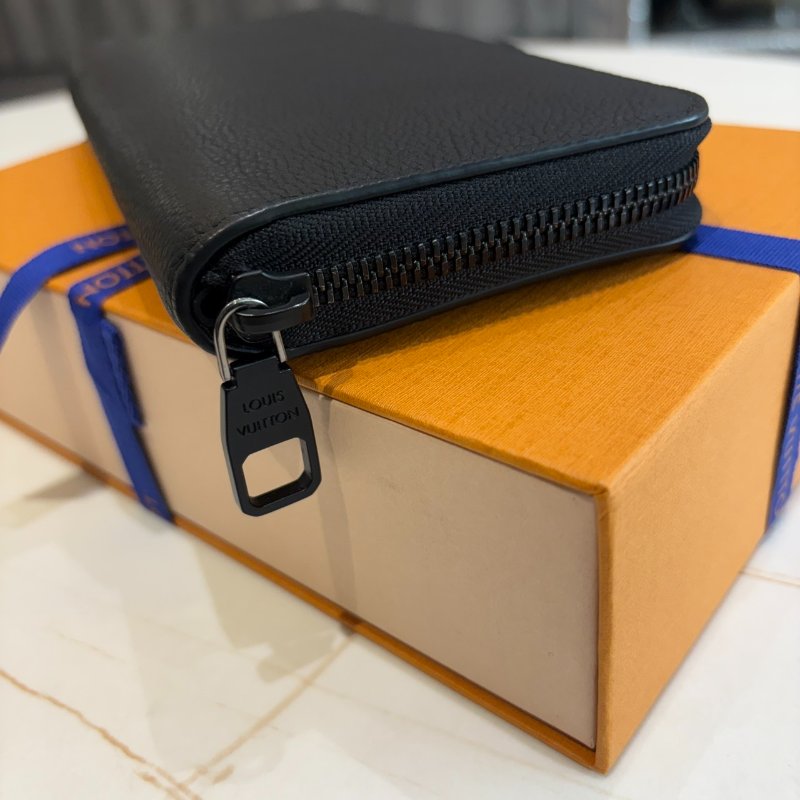 *SHIHNA名牌精品* LV M25959 黑色粒面拉鍊錢包-4