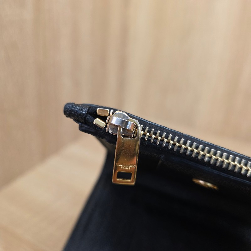 [ 甜價出！😍] YSL 黑粒面牛皮金釦UpTown短夾-23